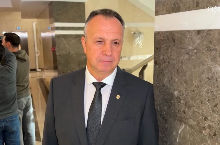 Səhiyyə naziri avtomobildən danışarkən kövrəldi  VİDEO