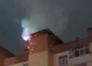 Hövsanda bina yandı 
