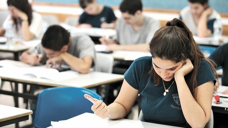 II və III ixtisas qrupları üzrə qəbul imtahanı verəcək şəxslərin NƏZƏRİNƏ