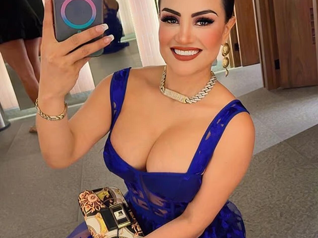 Keçmiş prokurorun bloqer xanımının hovuzdan meyiti tapıldı  FOTO