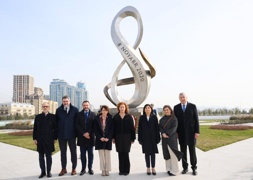 Fransina Armenqol Sosias Bakıda Zəfər parkını ziyarət etdi 