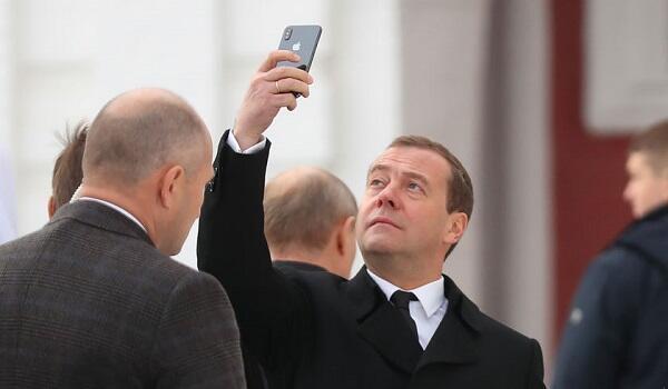 Rusiya məmurlara Ayfon istifadəsini qadağan etməyi planlaşdırır