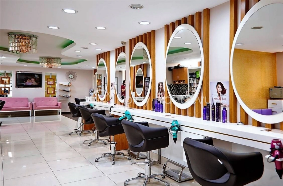 Qadın işlədiyi g&ouml;zəllik salonunda &ouml;ld&uuml;