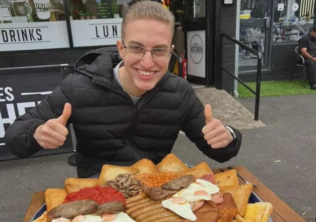 36 dəqiqəyə iki kilo ət yedi, xəstəxanaya yerləşdirildi  FOTO