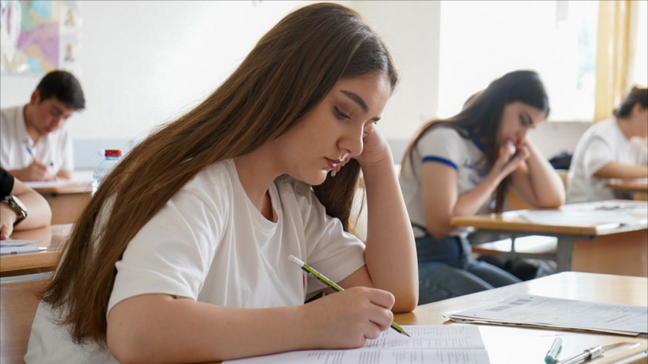 Yüksək bal toplayanlar buna görə universitetə girə bilmədi 