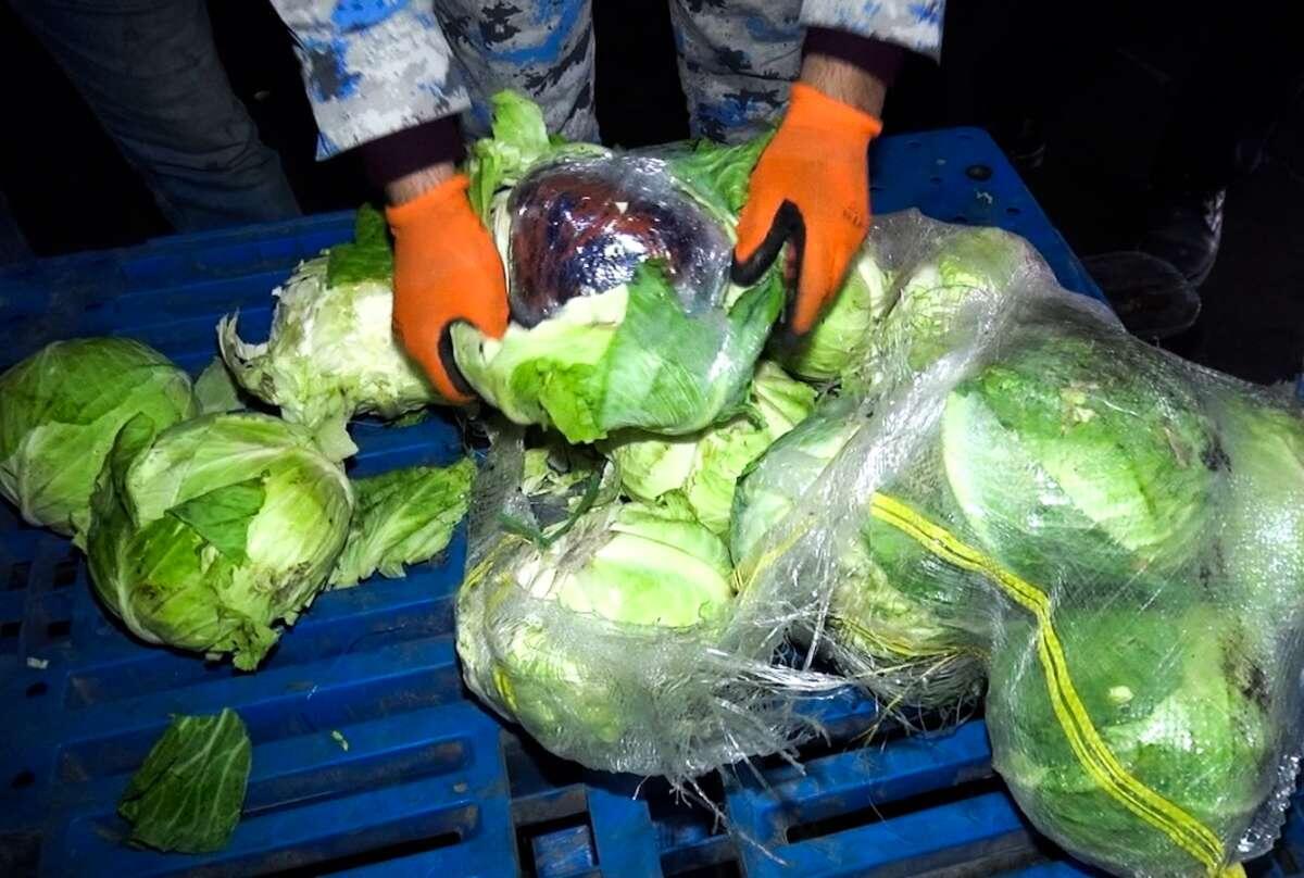 G&ouml;mr&uuml;kdən kələm adı ilə ke&ccedil;irirdilər  İ&ccedil;indən narkotik &ccedil;ıxdı 