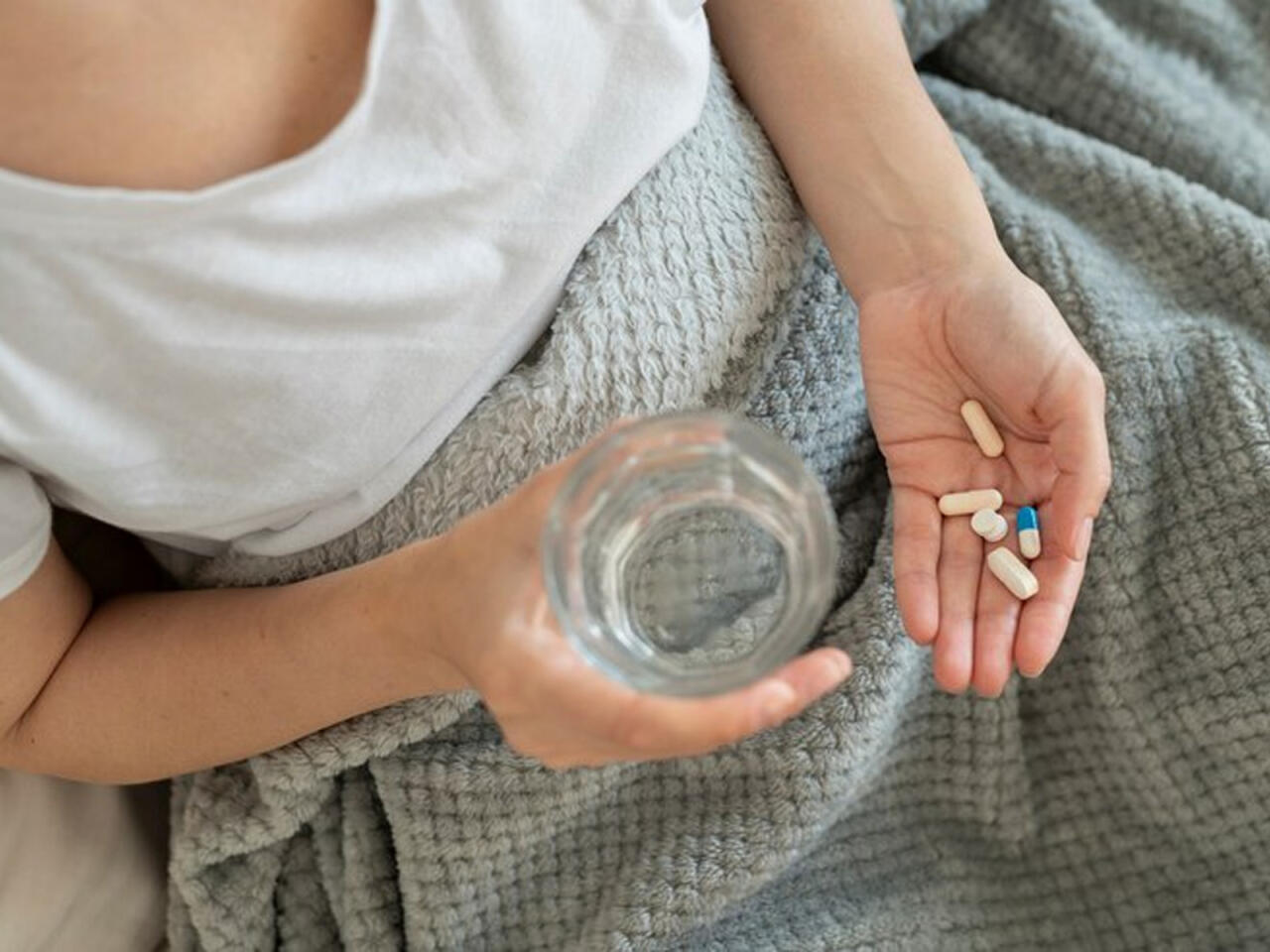 Çay və kofe ilə dərman içmək niyə zərərlidir?