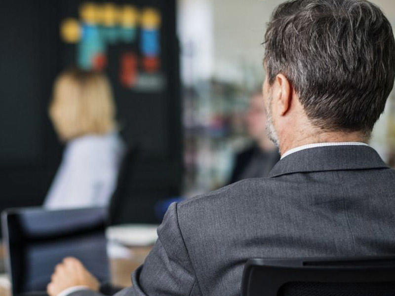 Azərbaycanda iş adamı