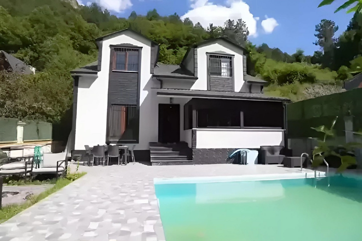 Məşhur aparıcı təbiət qoynundakı VİLLAsını nümayiş etdirdi 