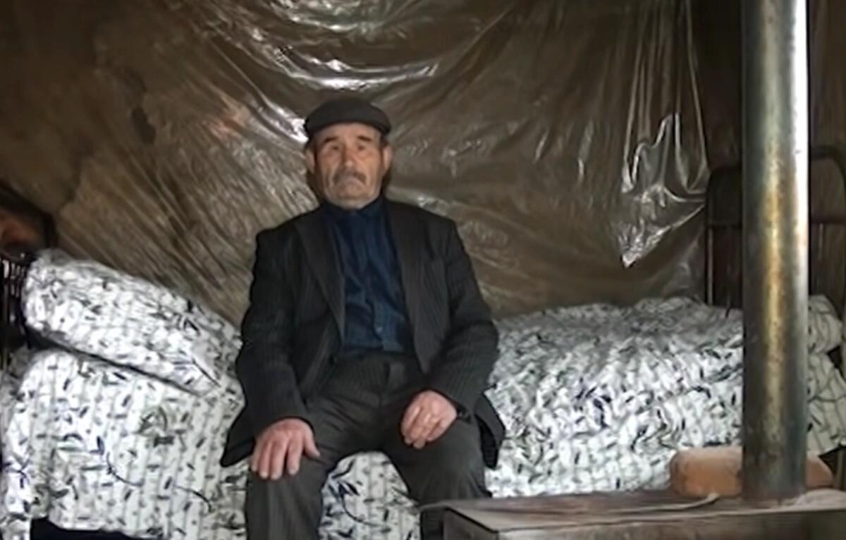 Hədiyyə bəhanəsi ilə oğurluq: Goranboyda 81 yaşlı kişini aldadıblar