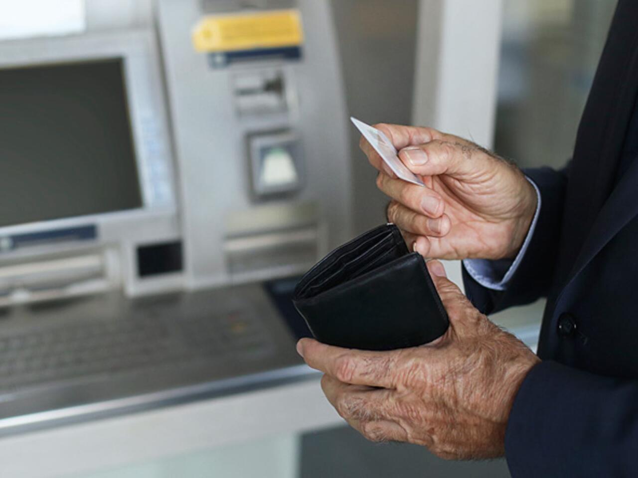 Pensiya yaşına &ccedil;atmadan vəfat edən şəxslərin pulu g&ouml;r&uuml;n hara gedirmiş &ndash; Statistika a&ccedil;ıqlandı