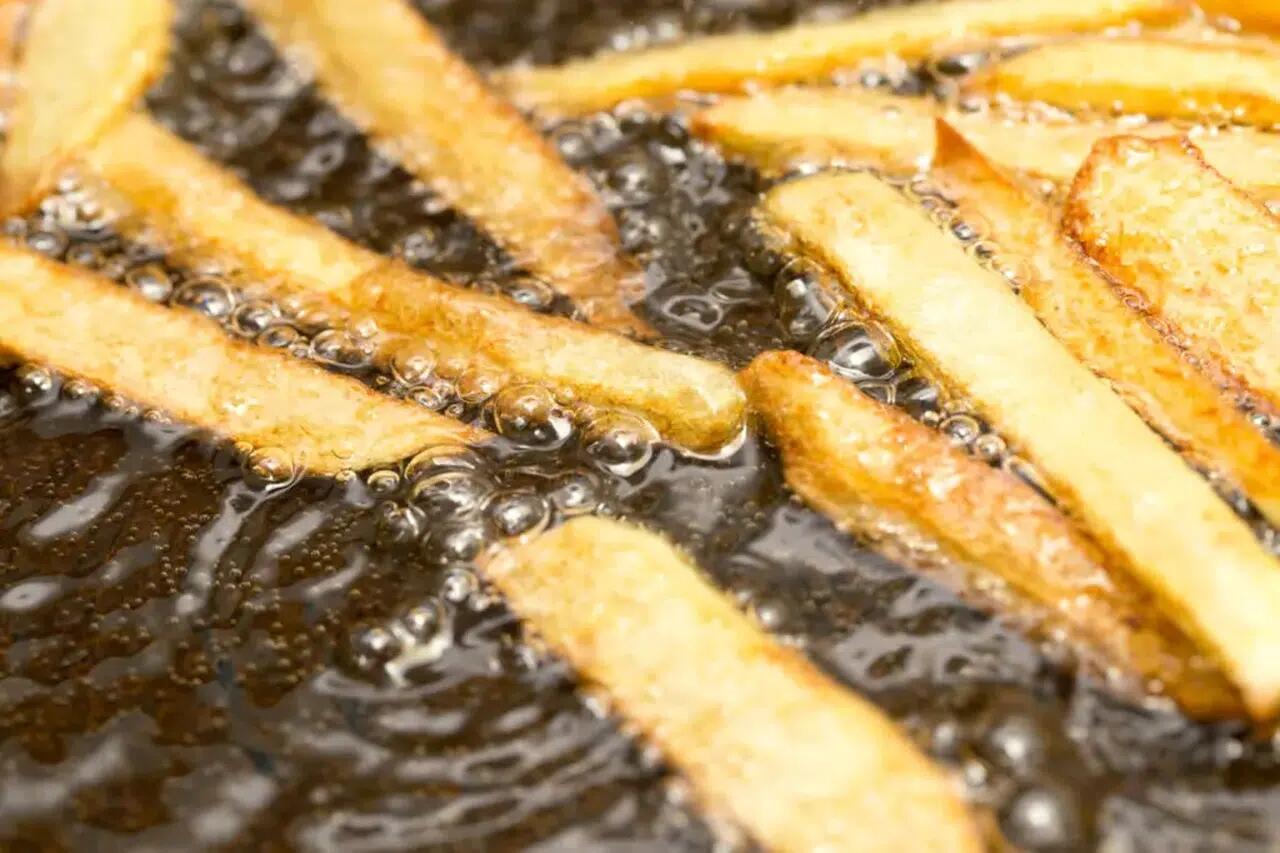 Qızartma yağ ne&ccedil;ə dəfə istifadə oluna bilər?  G&uuml;nəbaxan, qarğıdalı, zeytun yağı &uuml;&ccedil;&uuml;n hədd