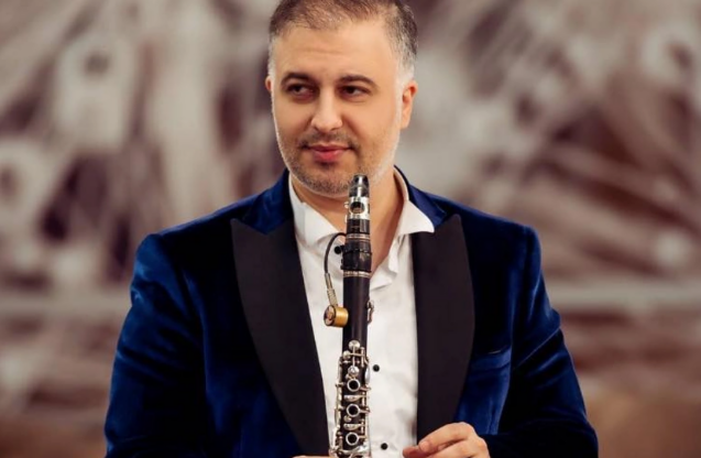 Klarnet ustası Hüseyn xanım izləyicisini təhqir etdi  FOTO