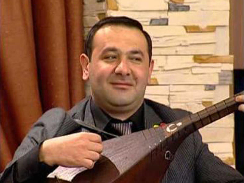 Aşıqla aparıcı Zaur arasında efirdə GƏRGİNLİK 