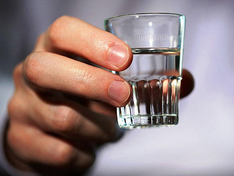 Araq i&ccedil;ib qonşusunun həyətinə od vurdu  10 minə yaxın ziyan dəydi