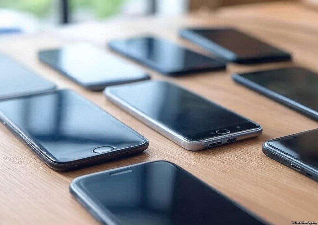 Qonşu &ouml;lkədə ətəndaşlara pulsuz smartfonlar PAYLANACAQ