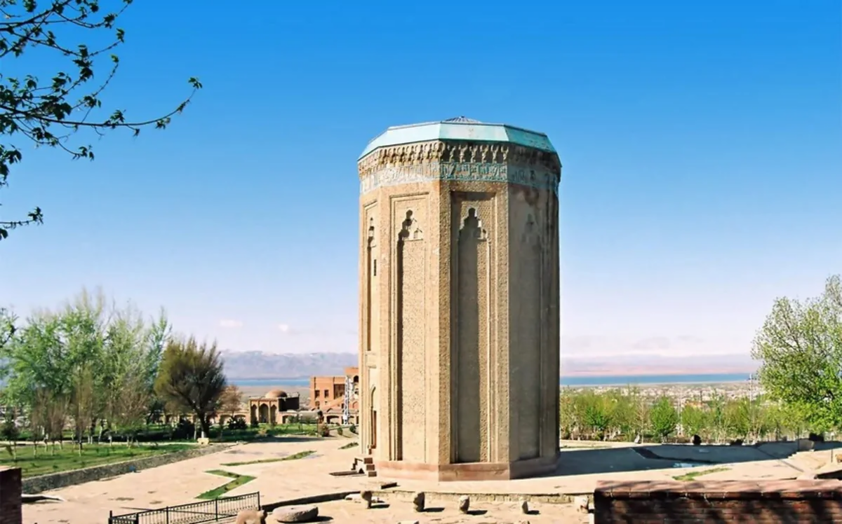 M&ouml;minə xatun t&uuml;rbəsinin bərpasının davamına 9 milyon manatdan &ccedil;ox vəsait ayrılıb