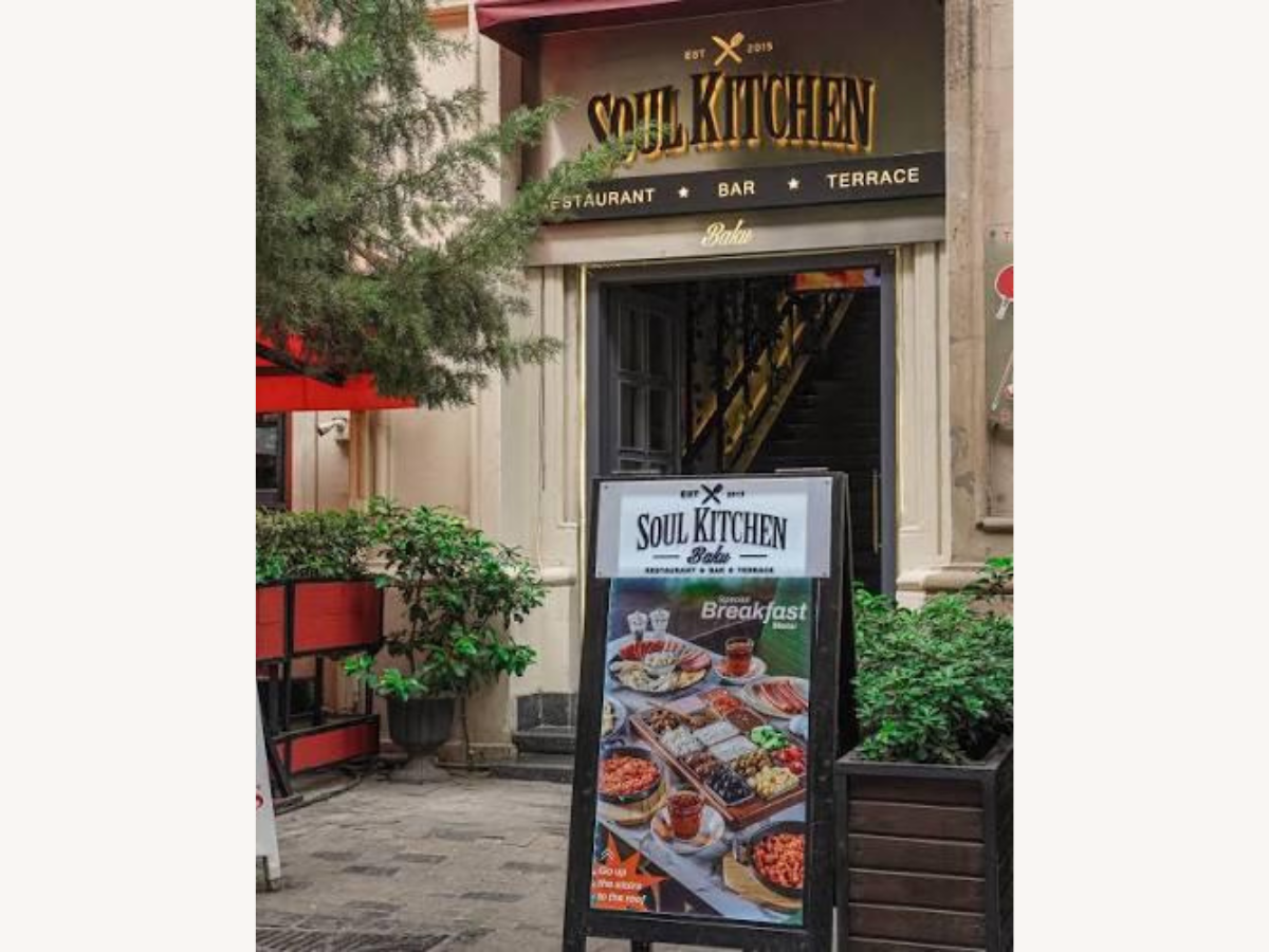 Bakıda məşhur restoranda Fələstin bayrağı mübahisəsi  FOTO