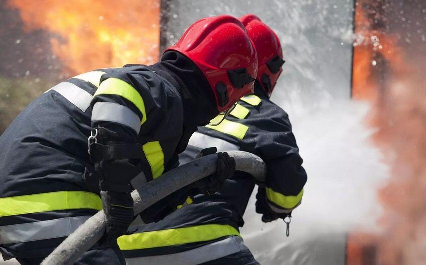 Köhnə Günəşli qəsəbəsində avtoservis yanır