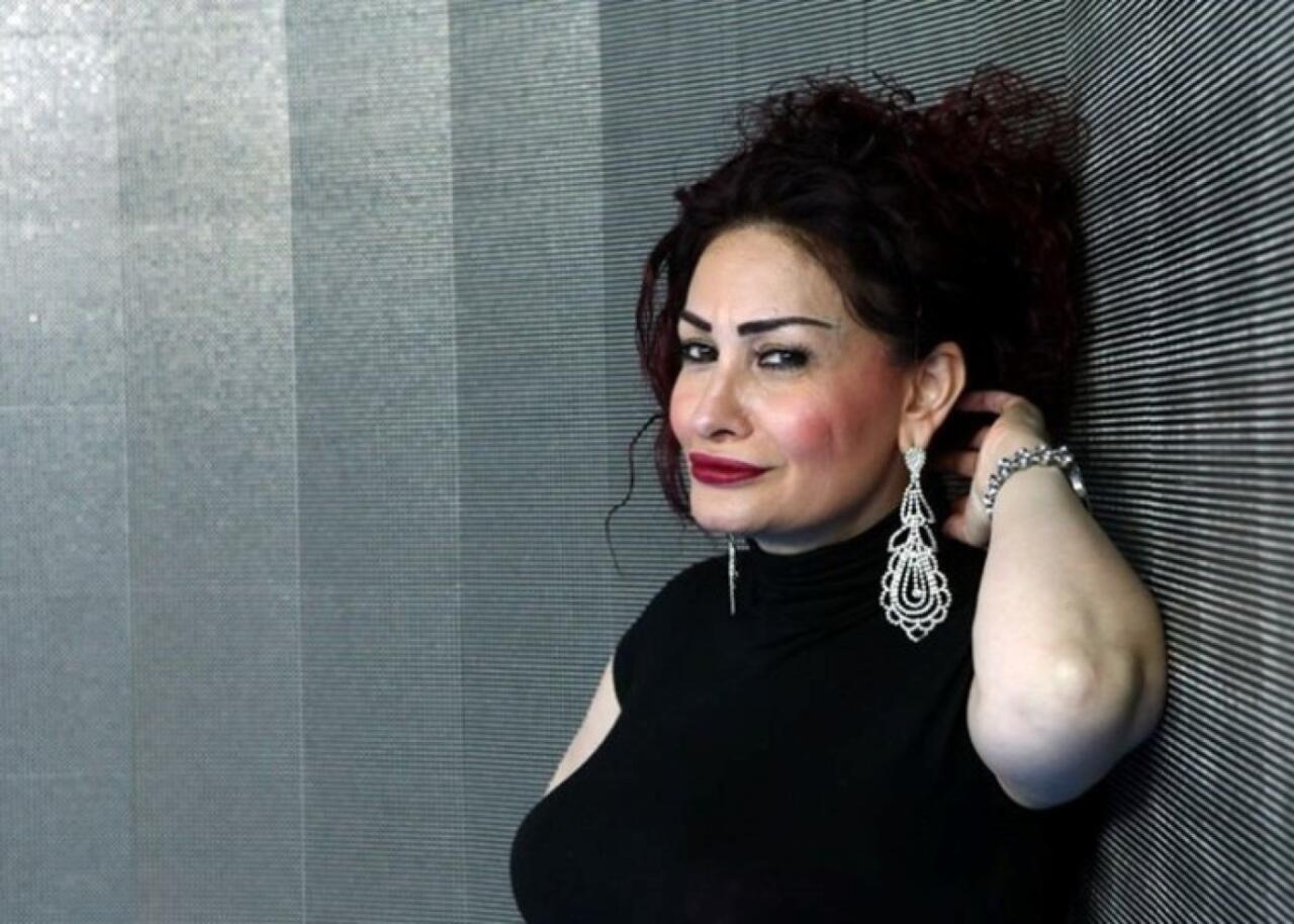 Efirdə DAVA düşdü: müğənni həmkarının üstünə "hücum çəkdi" 