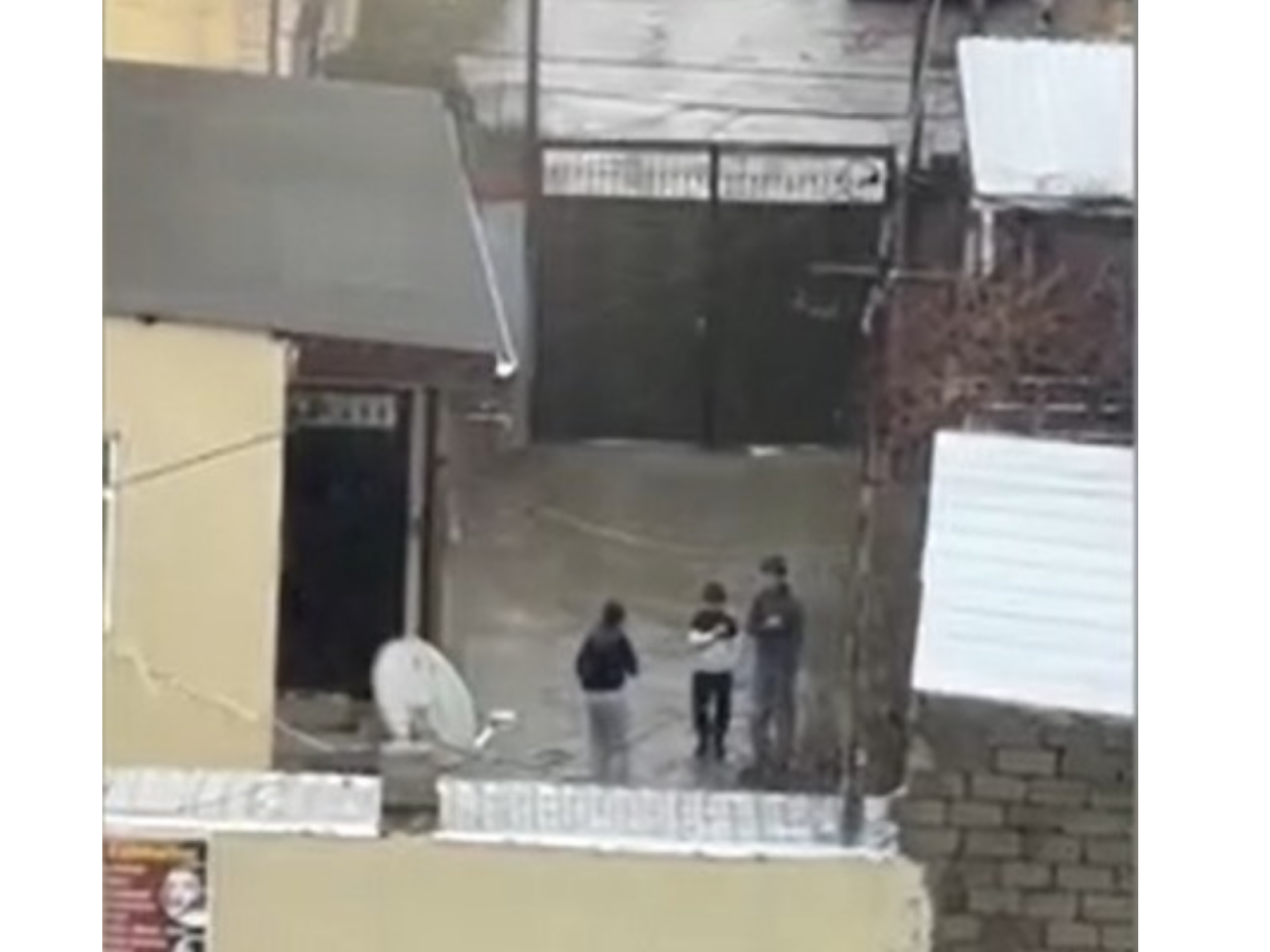 Təsad&uuml;fi &ccedil;əkilişdə b&ouml;y&uuml;k mənzərə: 3 uşaqdan şəhidlərə h&ouml;rmət 