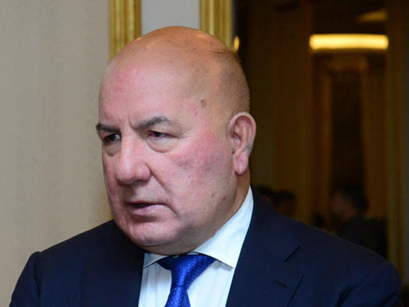 Elman Rüstəmov bu qədər maaş