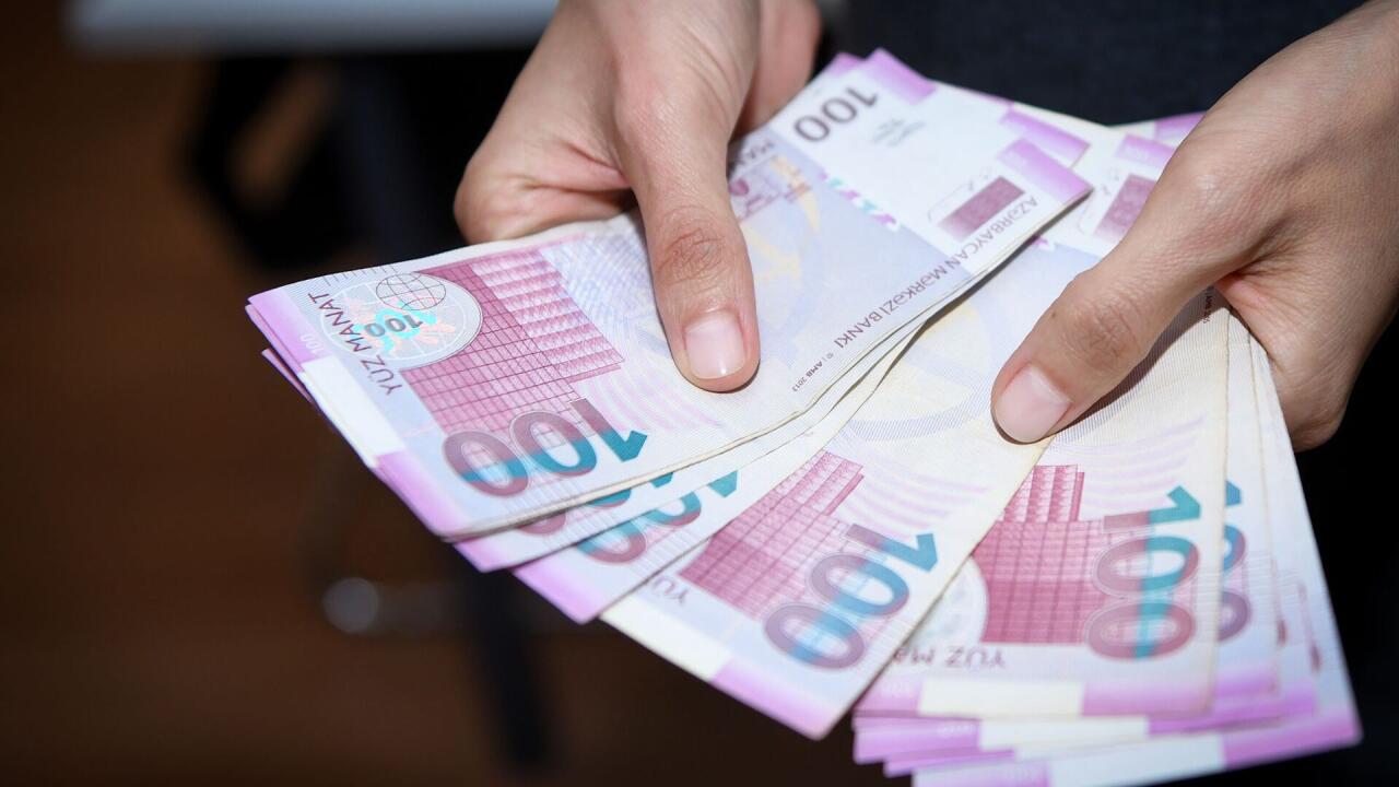 Bakıda tanınmış bloqerlər vətəndaşları aladadıb  İDDİA