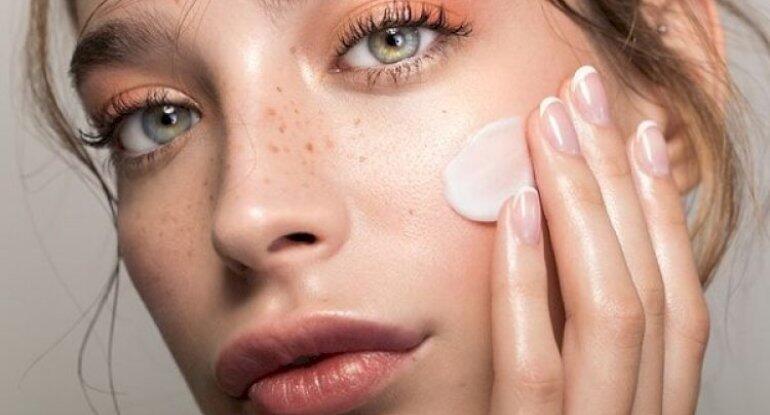 Orqanizmi təmizləyir, həzmi yaxşılaşdırır, dərini qoruyur  Detoksun faydaları