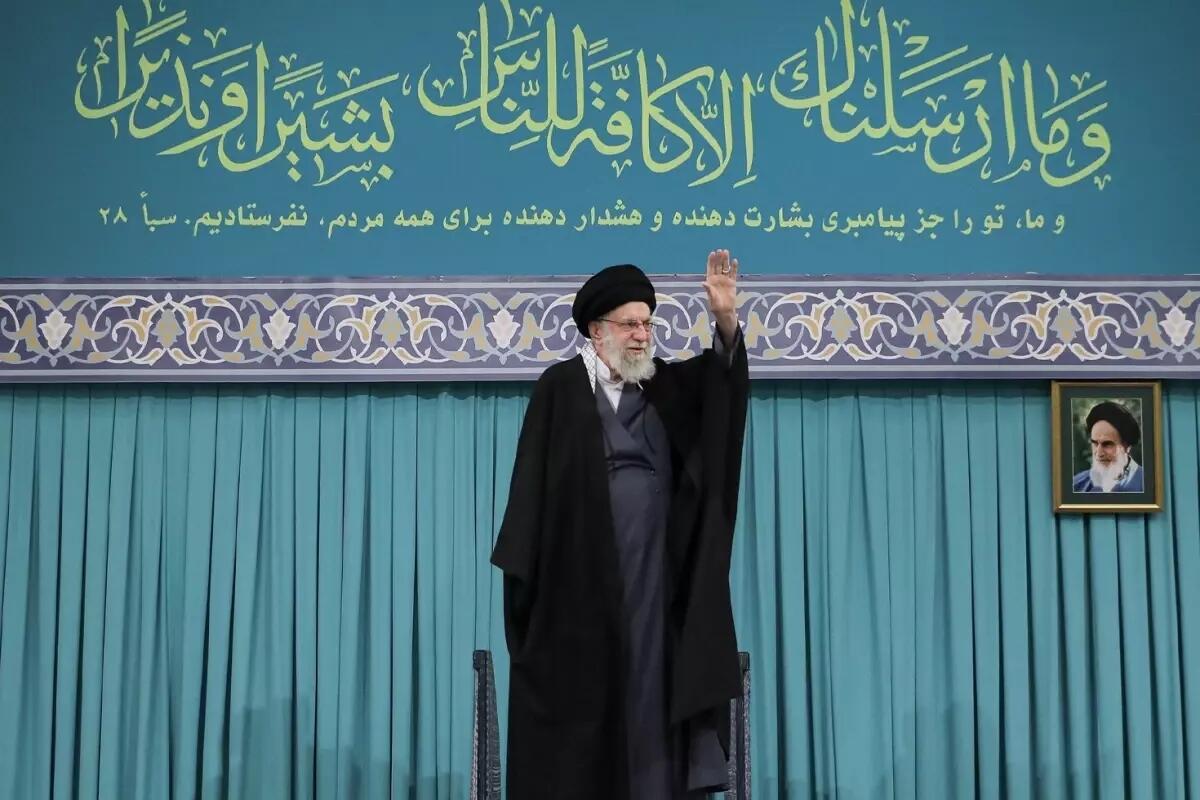 Xamenei ilk dəfə etiraf etdi: Etirazlarda minlərlə insan həlak olub