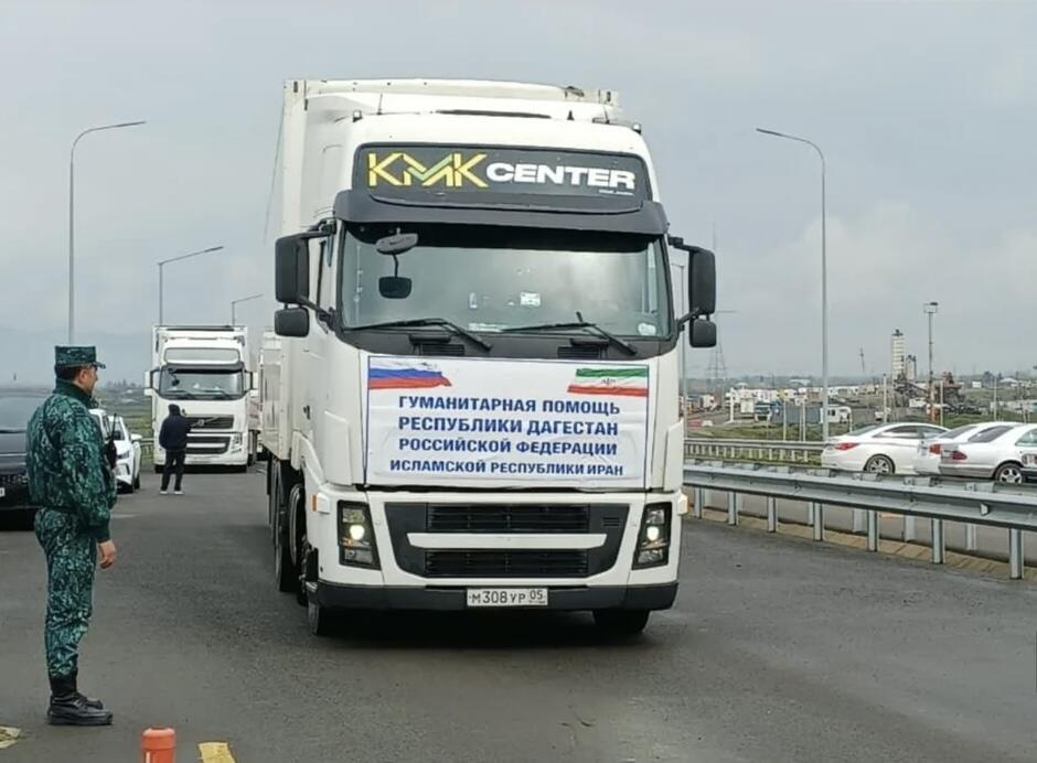 İrana g&ouml;ndərilən yardım maşınları sərhədə &ccedil;atdı