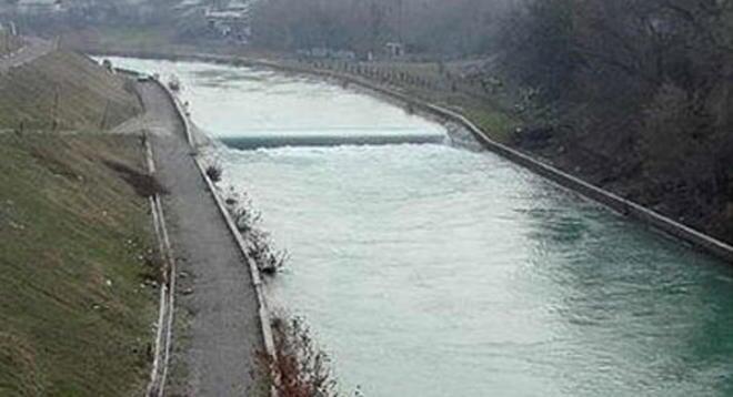 40 yaşlı kişi su arxında &ouml;l&uuml; tapıldı