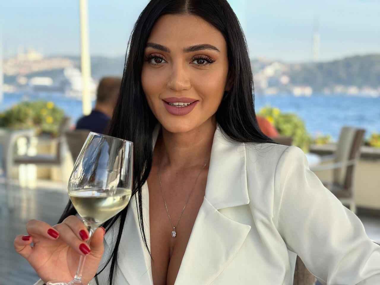 Azərbaycanlı m&uuml;ğənni yadplanetlilərlə əlaqəyə girir: "&Uuml;rəyim istəyəndə yanlarına gedirəm"