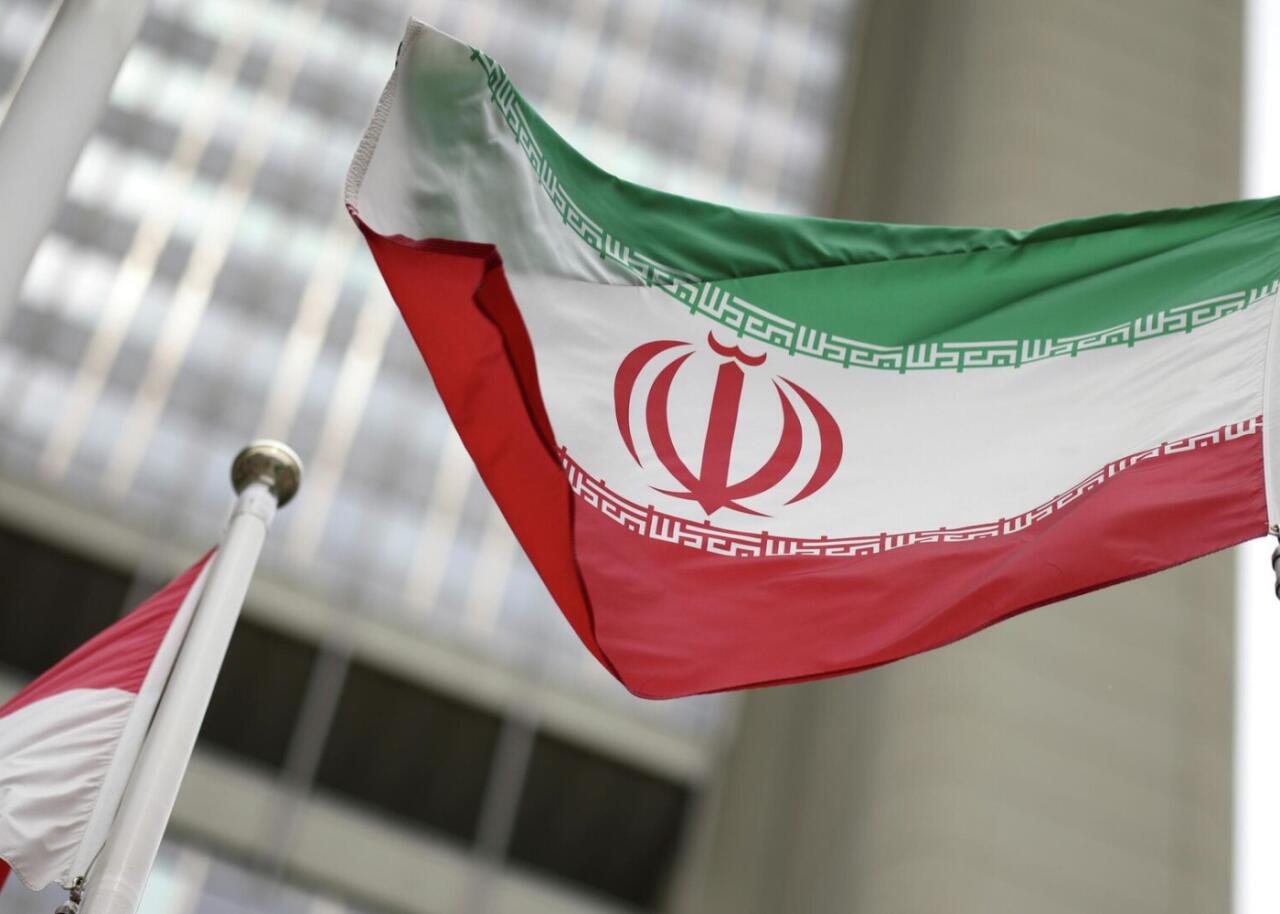 İranda vəziyyət kritik həddə: d&ouml;vlət bayrağı endirildi