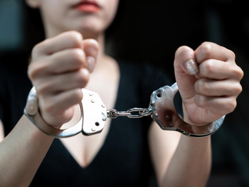 5 əri olan qadın həbs olundu