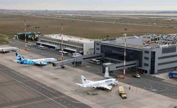 Maha&ccedil;qala hava limanı bağlandı