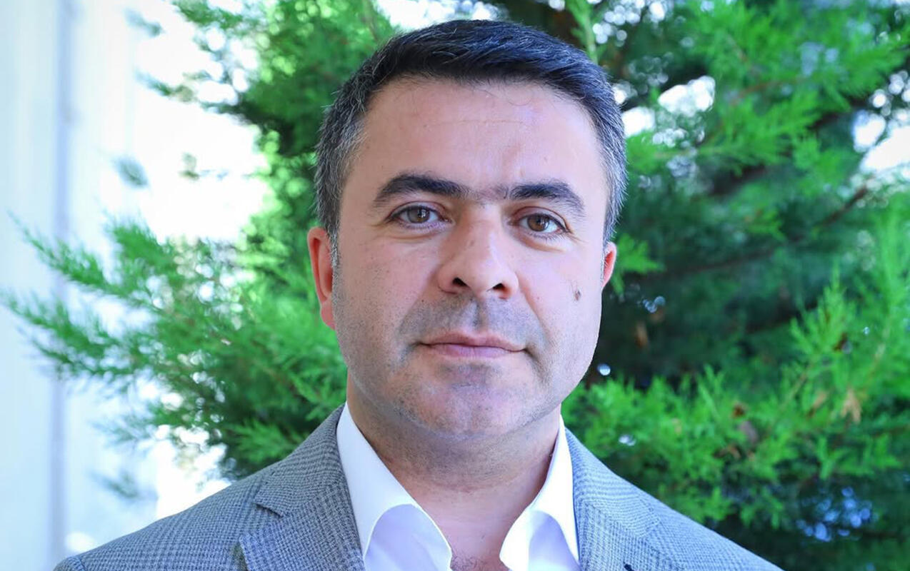 Qəfil yerə yıxılıb, yarım saata yaxın ürək masajı ediblər...  Kameralar anbaan lentə alıb