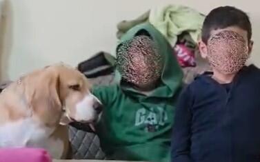 G&ouml;zəllik salonunda tərk edilən uşaqlar: "Anamızı sevirik"