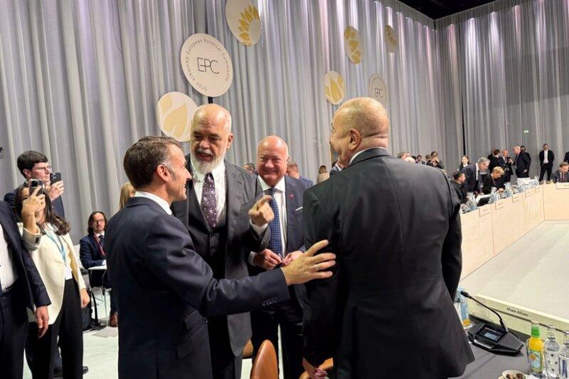 Edi Rama Makronla zarafatlaşdı  “Azərbaycanla Albaniyadan üzr istəyin” –
