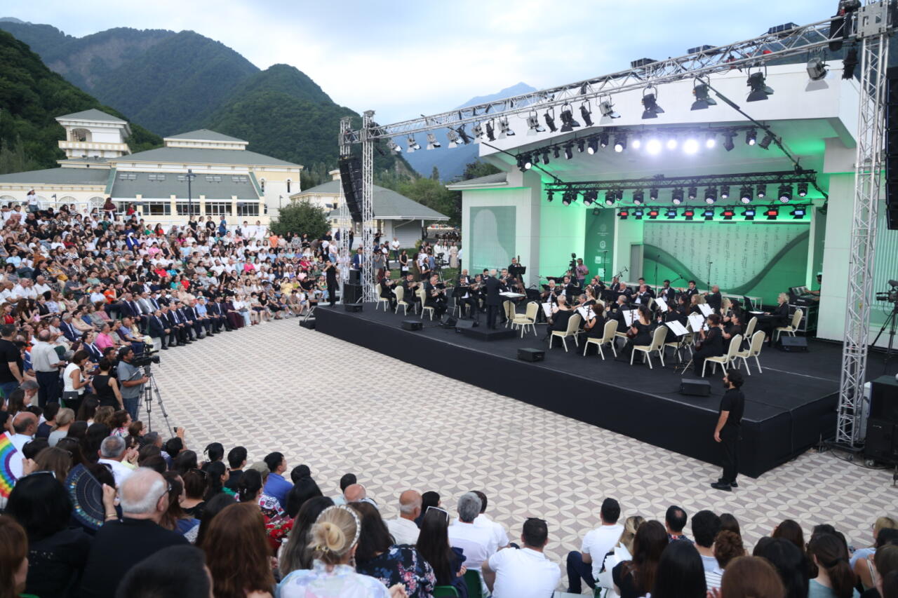 XIV Qəbələ Beynəlxalq Musiqi Festivalının təntənəli açılış mərasimi olub 