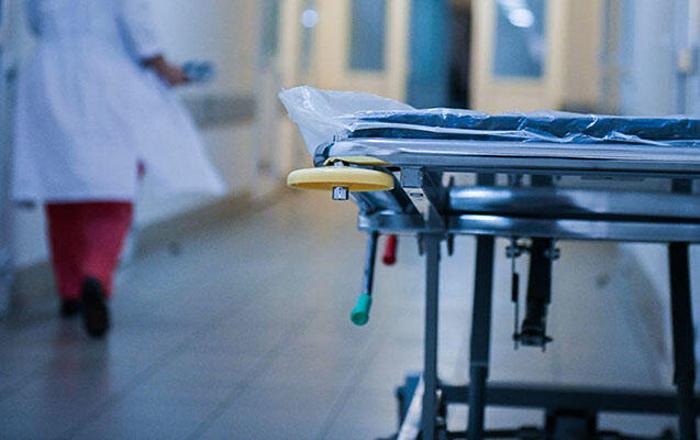 Boşanmaq istəyən qadın bıçaqlandı