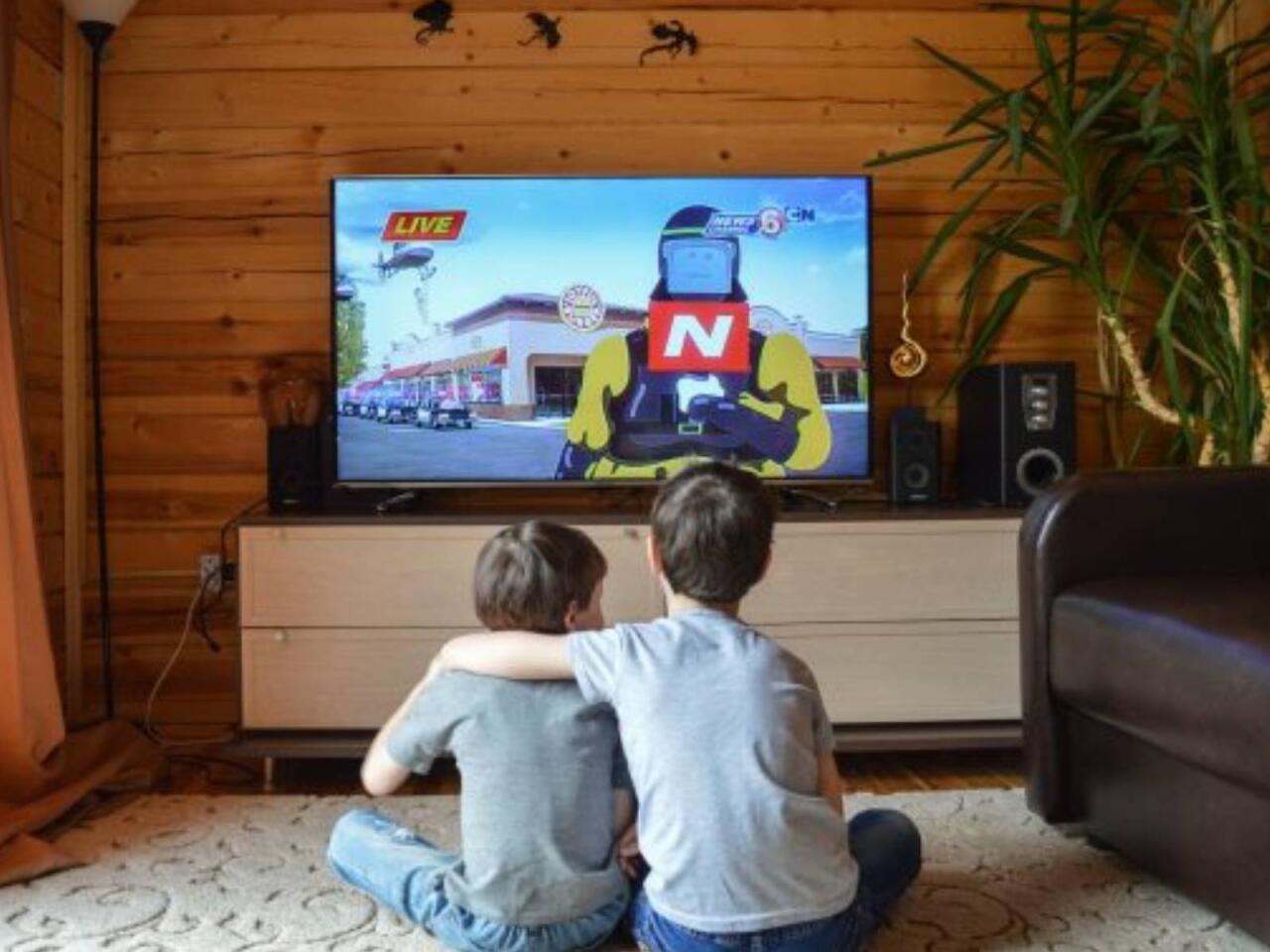 Uşaq olan evə televizor d&uuml;şməndir  Nevroloq
