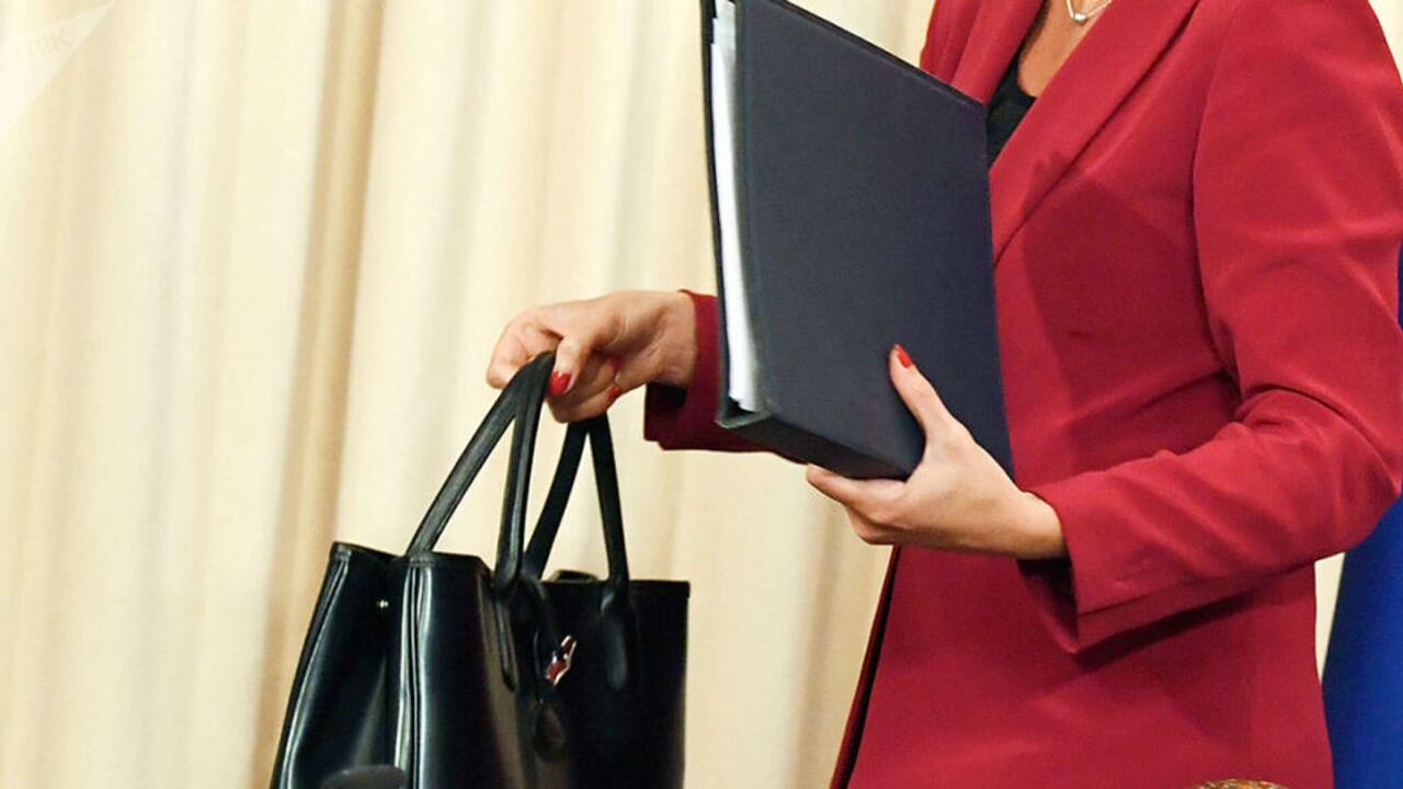 &ldquo;&Ccedil;&rdquo; bəndi ilə işdən &ccedil;ıxarılan xanım direktor vəzifəsinə bərpa olundu