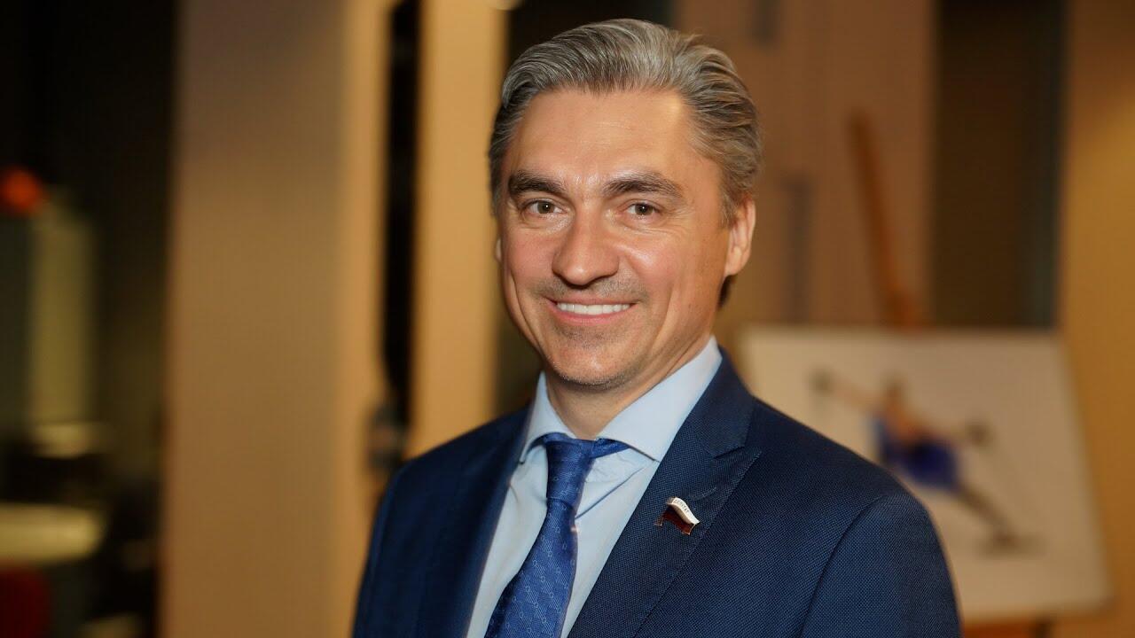 Deputat robotu işə götürdü  FOTO