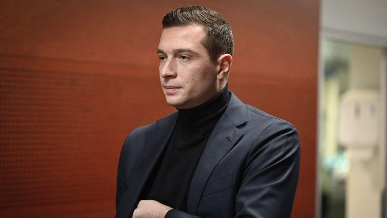Fransada siyasi gərginlik pik həddə  Seçkilər tələb olunur