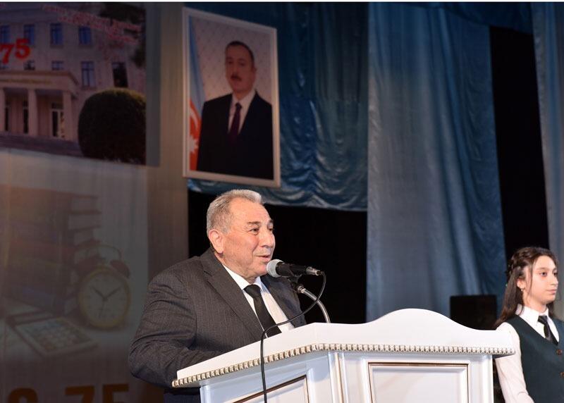 Nizami Əhmədov kabinetində yaralandı  1000 manat