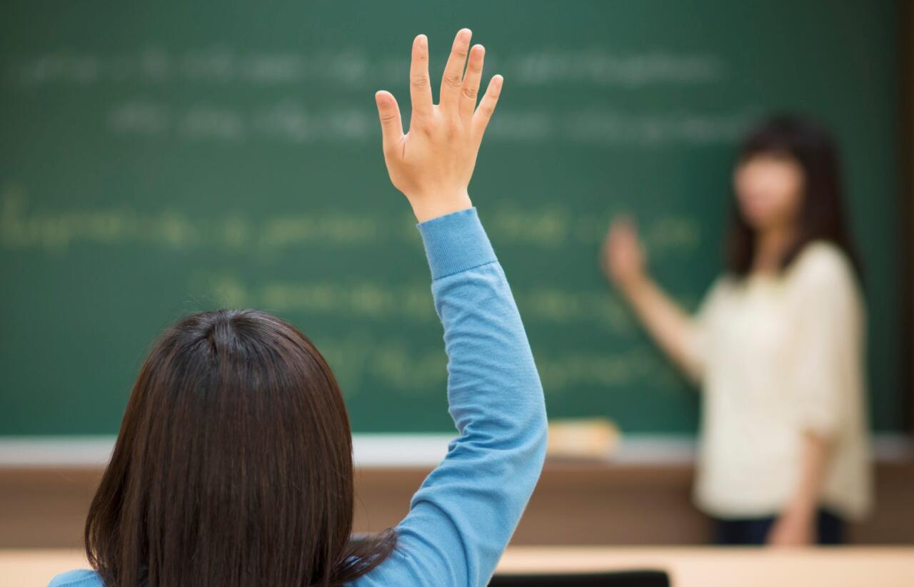 Azərbaycanda bu m&uuml;əllimlərin maaşı artırıldı  RƏSMİ