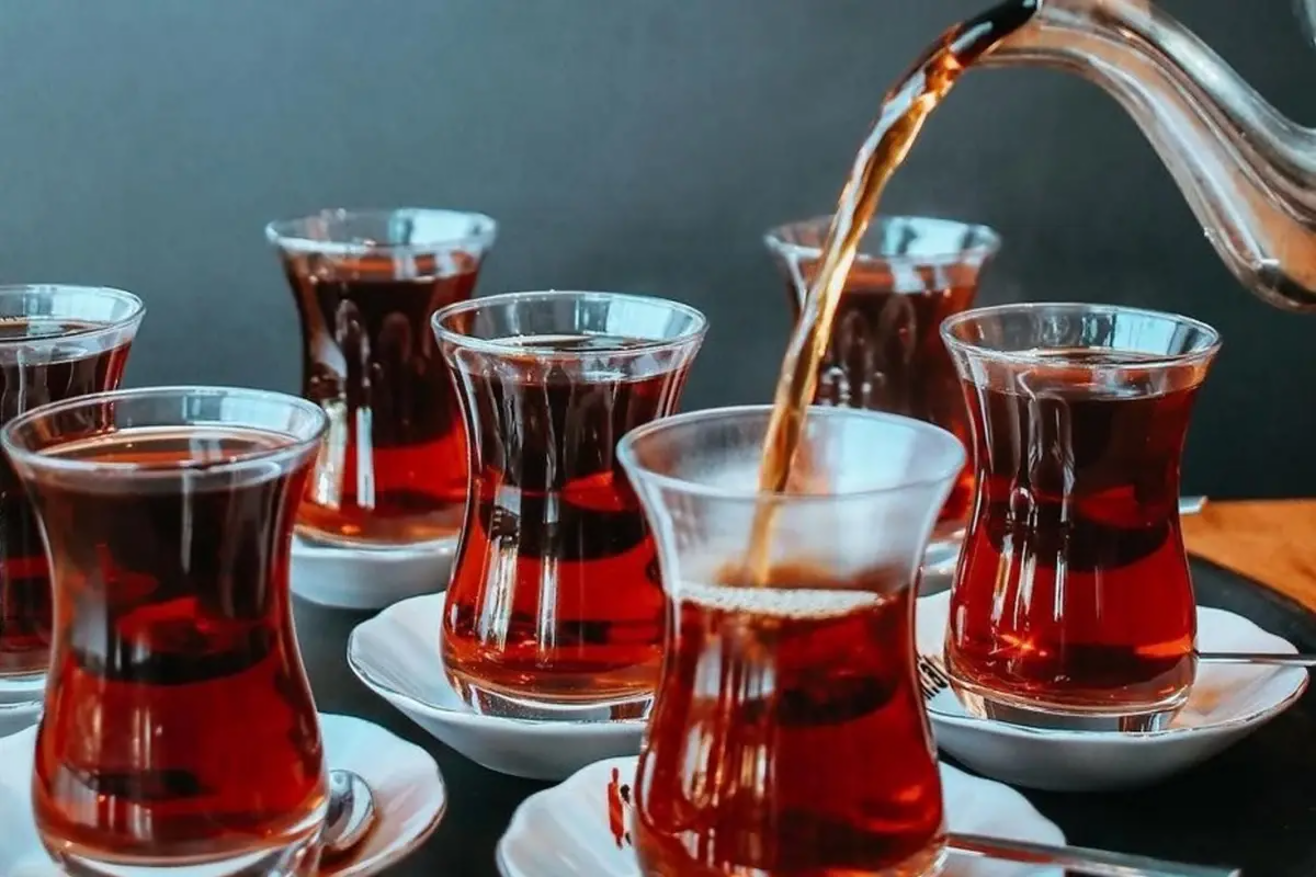Tanınmış çay markasında boya aşkarlandı  Nazirlik ifşa etdi