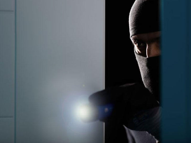 Ofisdən oğurluq edənlər saxlanıldı