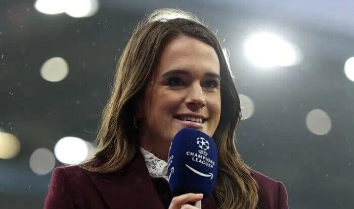 "Qarabağ"ın oyununa xanım jurnalist niyə ayaqyalın &Ccedil;IXIB? 