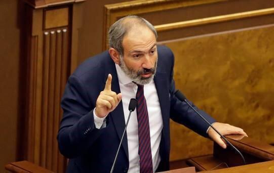 Paşinyan parlamentdə deputata hücum çəkdi 